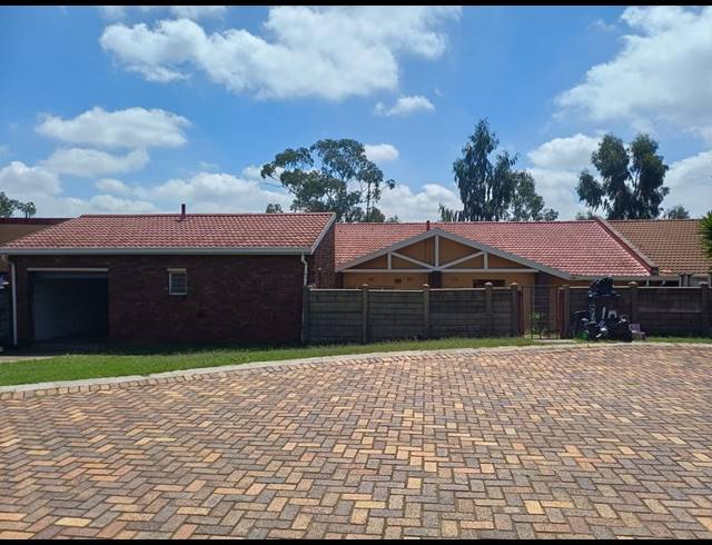3 bed property to rent in LUIPAARDSVLEI